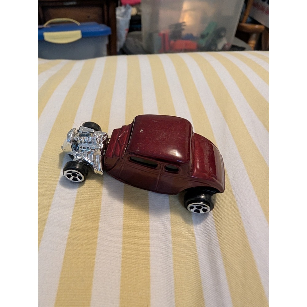 Maisto Plum Metallic 1934 Ford Coupe Hot Rod Loose Diecast 1:64